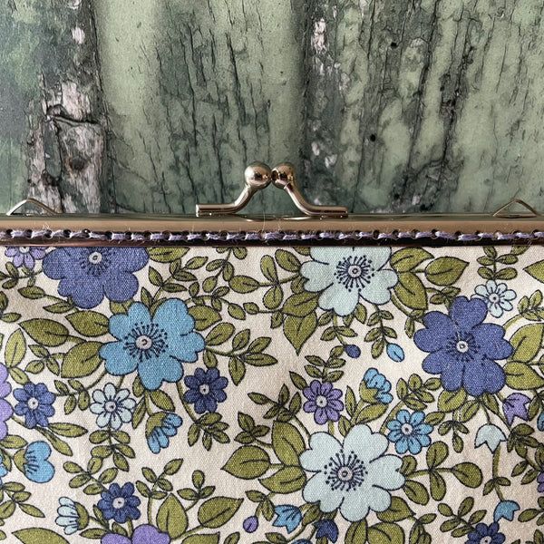 White Blue Lilac Pansies Floral Cotton 5.5 Inch Silver Clasp Purse Frame Clutch Bag