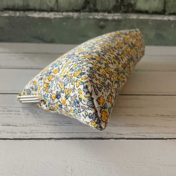 Yellow Roses Blue Forget Me Nots Floral Cotton 5.5 Inch Silver Clasp Purse Frame Clutch Bag