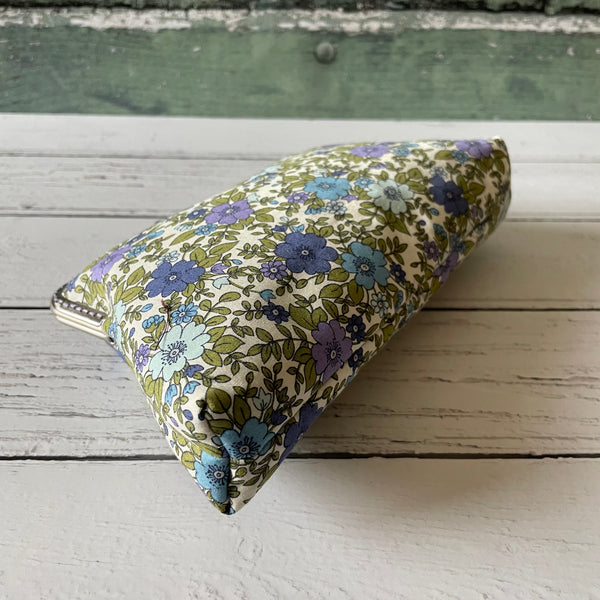 White Blue Lilac Pansies Floral Cotton 5.5 Inch Silver Clasp Purse Frame Clutch Bag