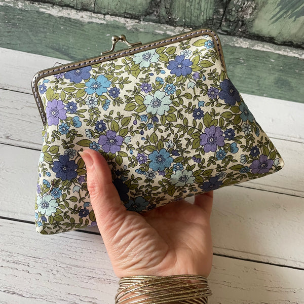 White Blue Lilac Pansies Floral Cotton 5.5 Inch Silver Clasp Purse Frame Clutch Bag